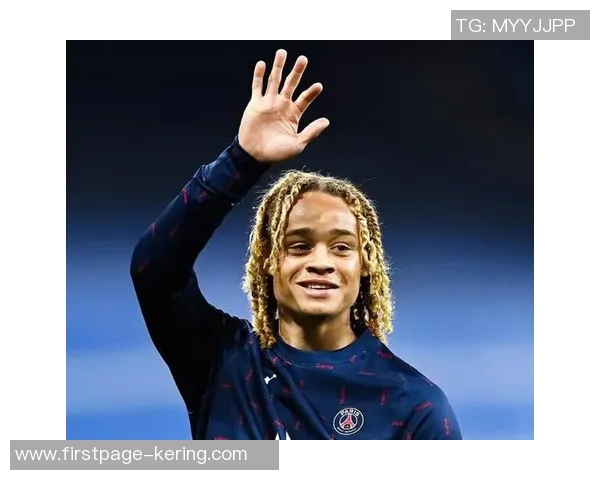 哈维西蒙斯的足球之路与未来发展潜力分析